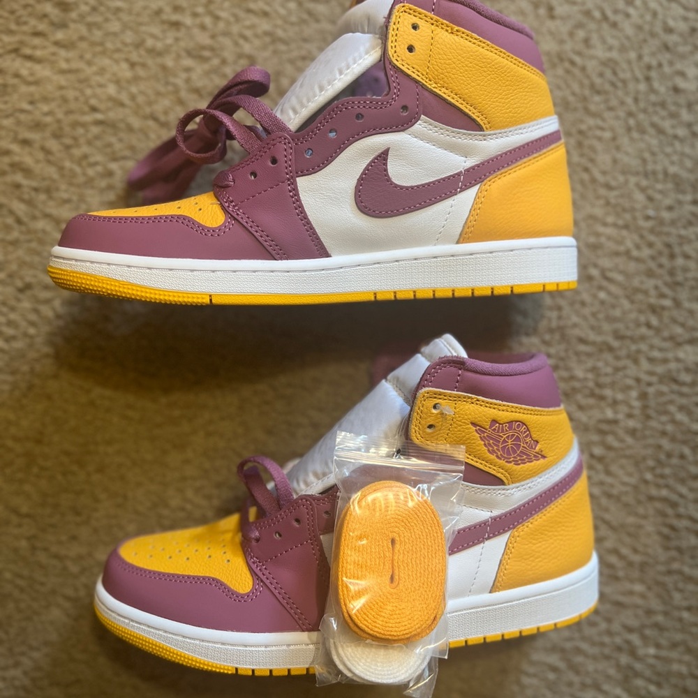 Jordan 1 University Gold